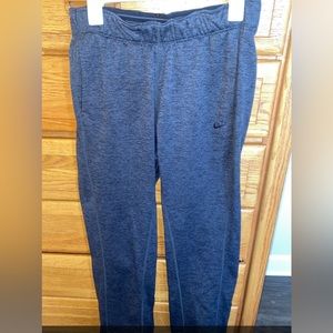 Nike tapered leg fleece-lined sweatpants